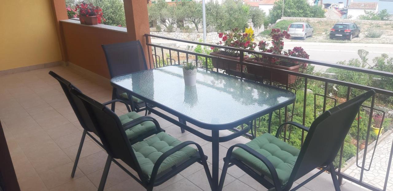 Apartmani Ana Cres Buitenkant foto