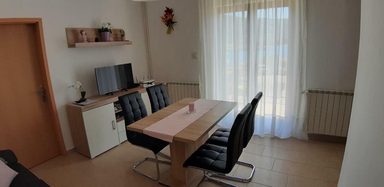 Apartmani Ana Cres Buitenkant foto
