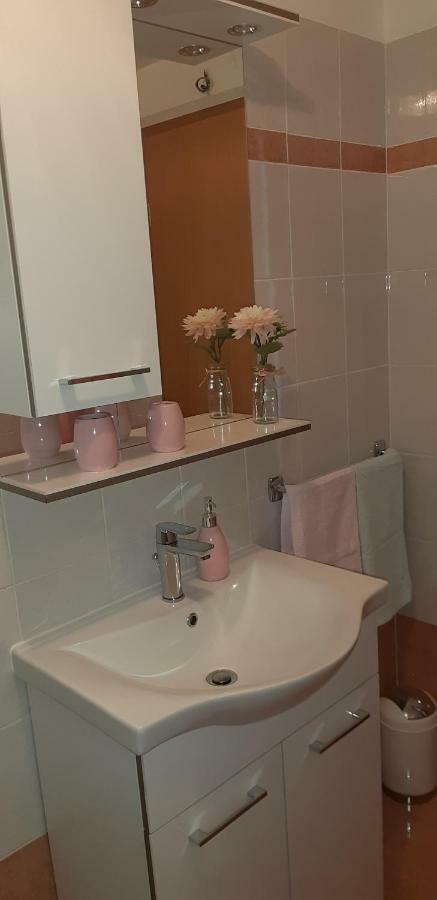 Apartmani Ana Cres Buitenkant foto