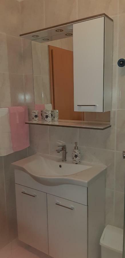 Apartmani Ana Cres Buitenkant foto